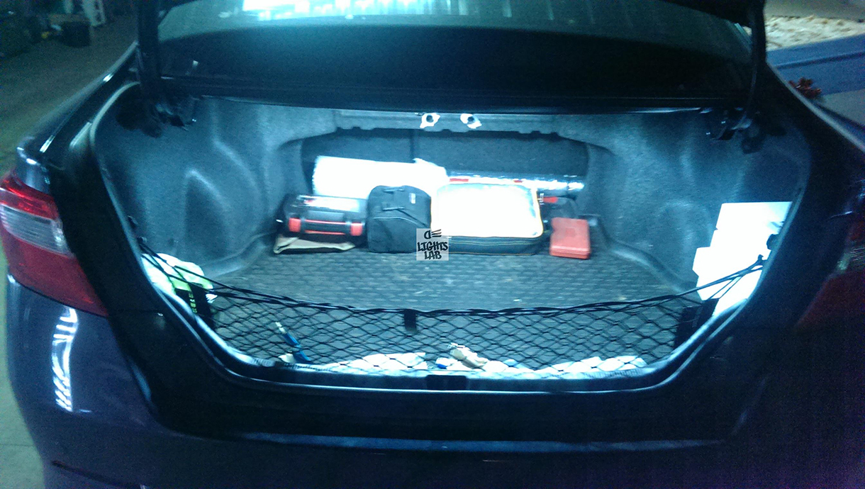 Светодиодная подсветка в багажник Toyota Camry V50