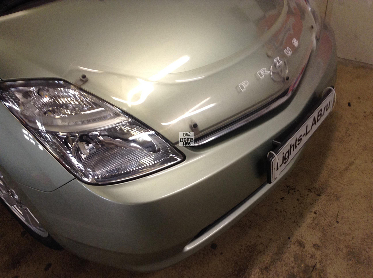 Toyota Prius — установка ДХО с функцией поворотника + полировка фар