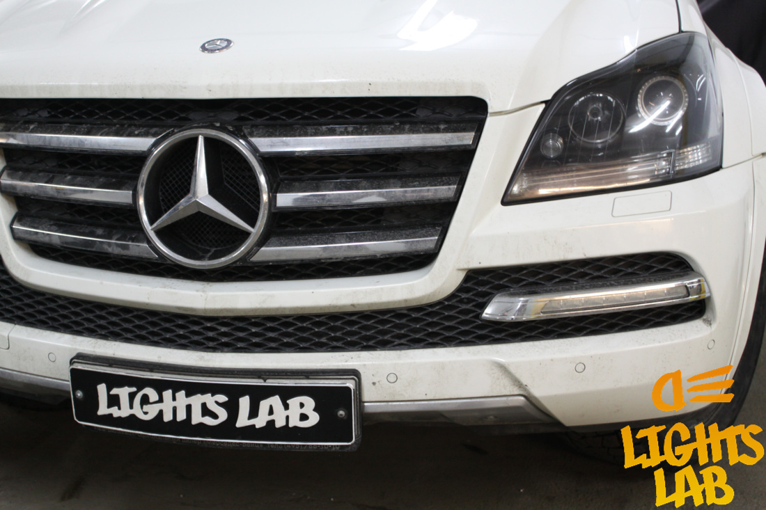 Mercedes Benz GL X164 —замена выгоревших биксеноновых линз на Hella 3R, покраска масок фар