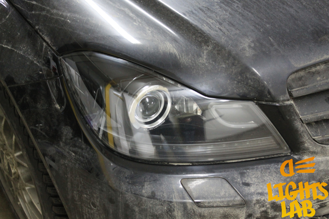 Mercedes W204 — устранение запотевания и покраска масок фар